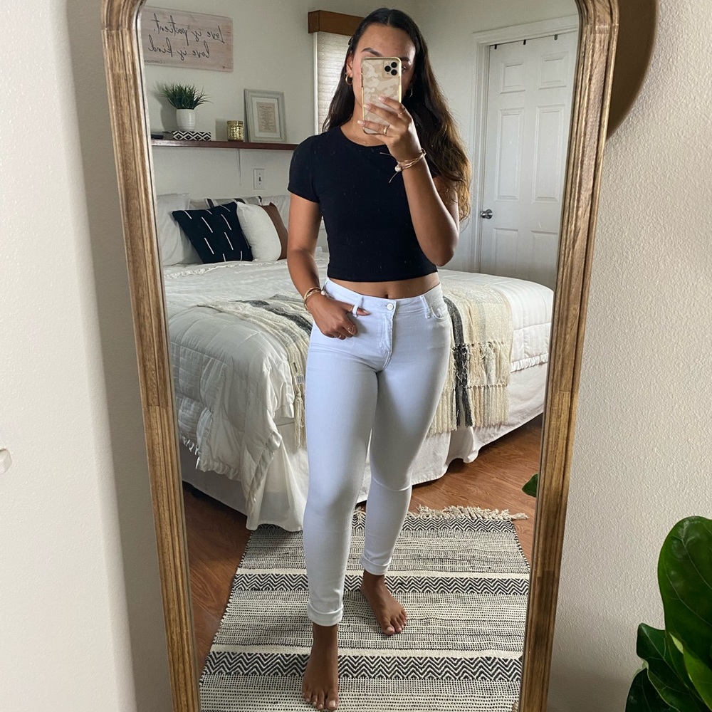 White Hollister Mid Rise Skinny Jeans